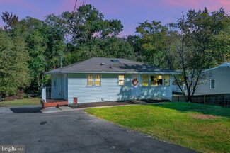 1021 Julian Dr, Fredericksburg, VA 22405