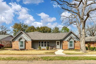621 Sandlin Dr, Bedford, TX 76021