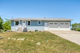 20106 W Lake Montcalm Rd, Howard City, MI 49329