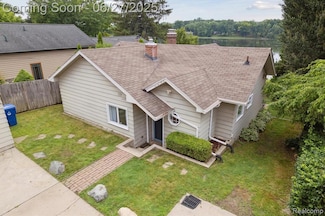 3330 Lexington Rd, Waterford, MI 48328