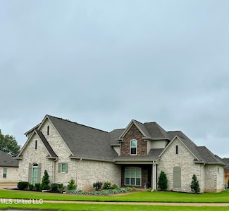 4049 Courtyard Dr, Southaven, MS 38671