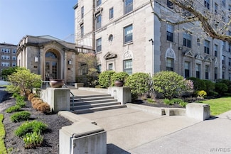 33 Gates Cir Unit 10D, Buffalo, NY 14209