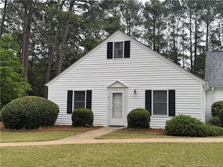 1 Village Green Cir, Southern Pines, NC 28387