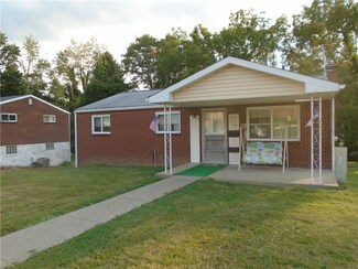 1096 Catherine Dr, Conway, PA 15027