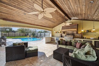 18618 Point Lookout Dr, Houston, TX 77058