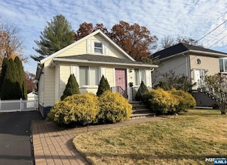 19 Ontario St, Dumont, NJ 07628