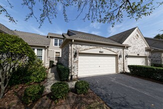 960 Heathrow Ln, Naperville, IL 60540