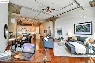 247 4th St Unit 204, Oakland, CA 94607