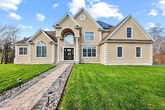 81 Aresco Dr, Middletown, CT 06457