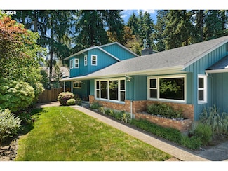 4445 Pinecrest Dr, Eugene, OR 97405