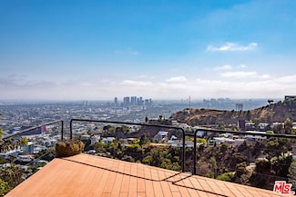 8424 Grand View Dr, Los Angeles, CA 90046