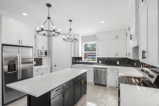 2019 Surry Oaks Dr, New Caney, TX 77357