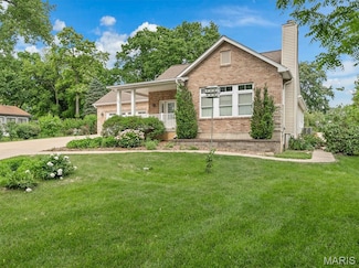 602 S Ballas Rd, Saint Louis, MO 63122