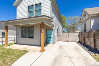 919 E Crockett St, San Antonio, TX 78202