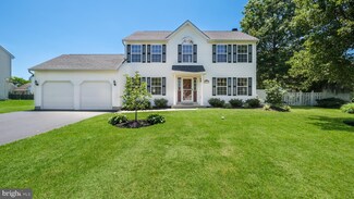 6011 Split Log Dr, Pipersville, PA 18947