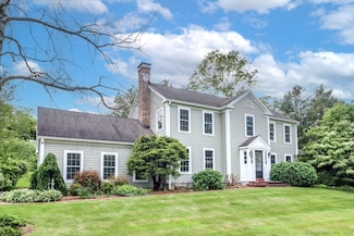 11 Wendover Rd, Newtown, CT 06470