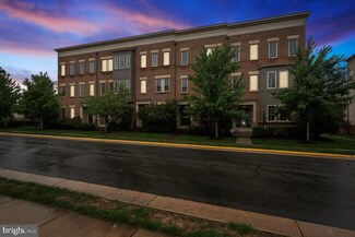 42275 Rhett Dr, Brambleton, VA 20148
