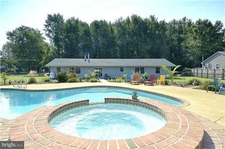 924 Winding Rd, Edgewater, MD 21037