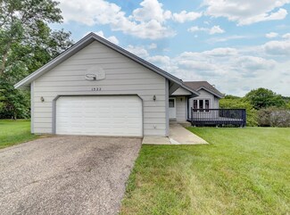 1522 Bruers Ct, Chaska, MN 55318
