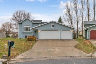 1242 32nd Street Cir S, Moorhead, MN 56560