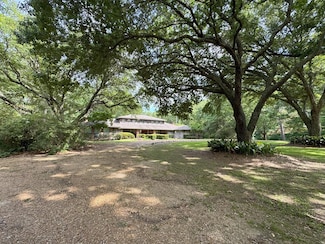 16 Gousset Rd, Natchez, MS 39120