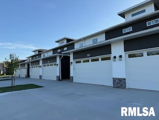 5198 Pandit Dr, Bettendorf, IA 52722