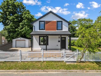 14 Champlain Ave, West Hempstead, NY 11552