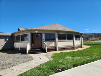 3036 River Rd, Vandergrift, PA 15690