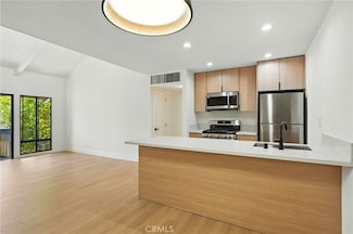 8601 International Ave Unit 233, Canoga Park, CA 91304