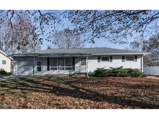 103 Elm St, van Horne, IA 52346