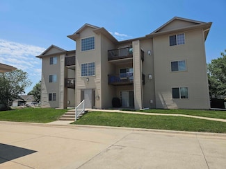 3649 Pheasant Ln Unit 4, Waterloo, IA 50701