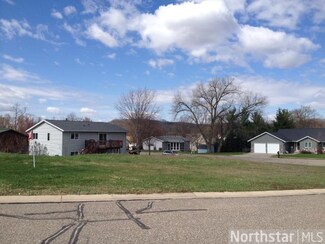 1413 Hillside Dr, Red Wing, MN 55066