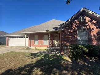 26 Rebecca Ln, Searcy, AR 72143
