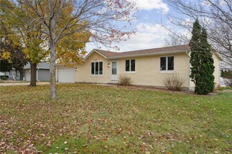 403 6th St, Belle Plaine, IA 52208