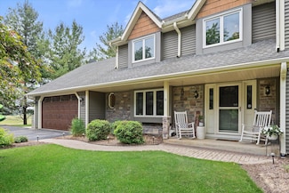 N80W32229 Northbrook Ct, Hartland, WI 53029