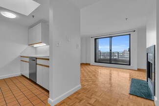 390 Commonwealth Ave Unit 809, Boston, MA 02215
