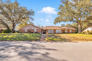 425 Woodland Park Dr, Biloxi, MS 39531