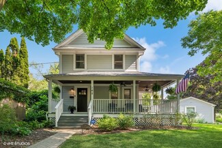 162 E Woodland Rd, Lake Forest, IL 60045