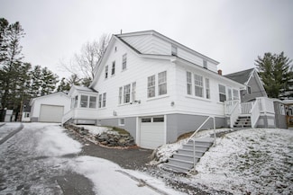 40 Spruce St, East Millinocket, ME 04430