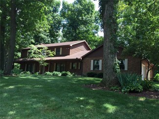 10039 Lawnridge St NE, Bolivar, OH 44612