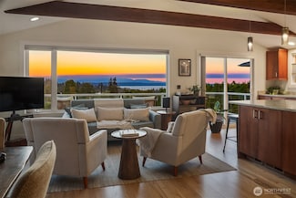 1118 8th Ave S, Edmonds, WA 98020