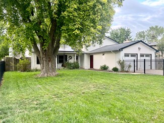 704 Devonshire Dr, Champaign, IL 61820