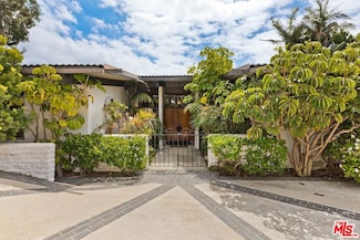 956 Linda Flora Dr, Los Angeles, CA 90049