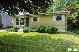 2011 Oak St, Bettendorf, IA 52722