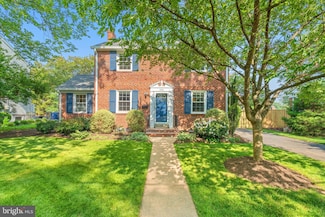 2705 N Somerset St, Arlington, VA 22213