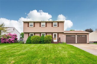 660 Surfside Dr, Pittsburgh, PA 15239