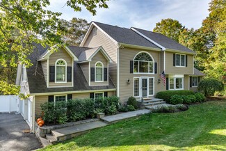 2 Columbia Dr, New Fairfield, CT 06812