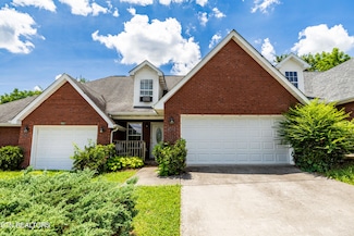 209 Covington Ln, Maryville, TN 37804