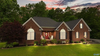 152 West Dr, Fyffe, AL 35971