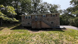 42 Travis Rd, Rossville, GA 30741